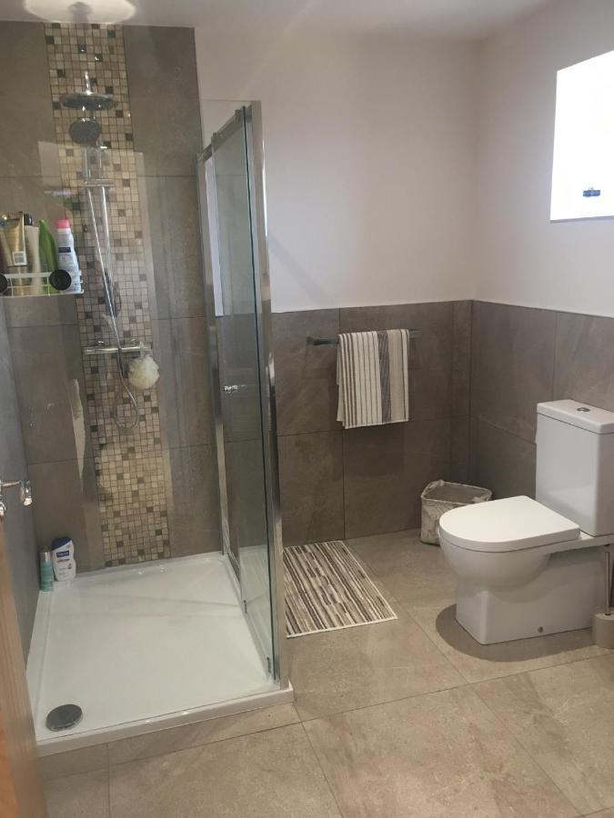 Rose Cottage Captivating 1-Bed Cottage In Bangor エクステリア 写真