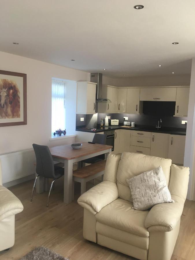 Rose Cottage Captivating 1-Bed Cottage In Bangor エクステリア 写真