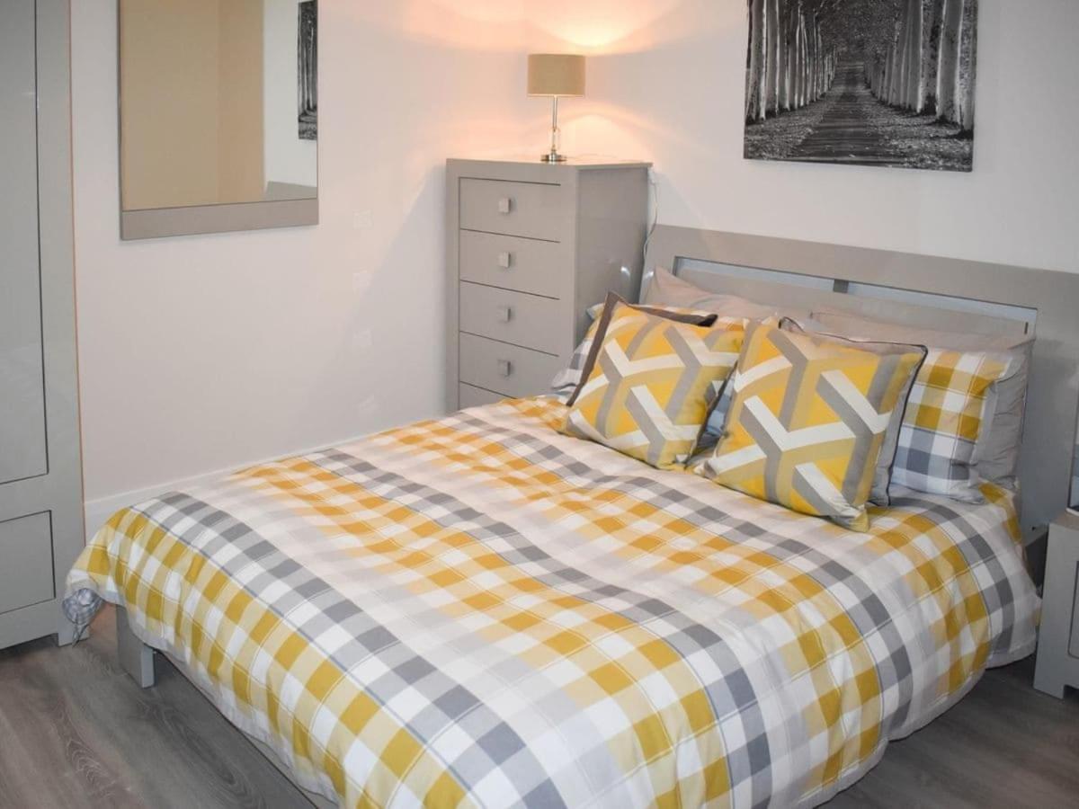 Rose Cottage Captivating 1-Bed Cottage In Bangor エクステリア 写真