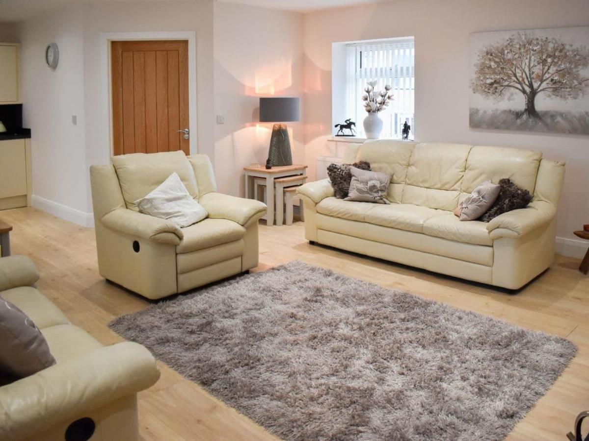 Rose Cottage Captivating 1-Bed Cottage In Bangor エクステリア 写真