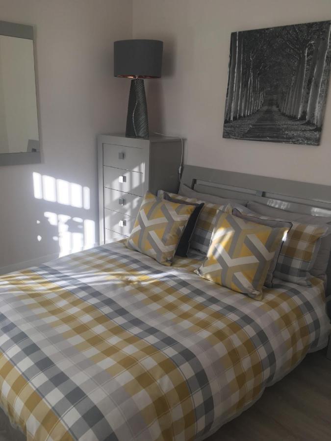 Rose Cottage Captivating 1-Bed Cottage In Bangor エクステリア 写真