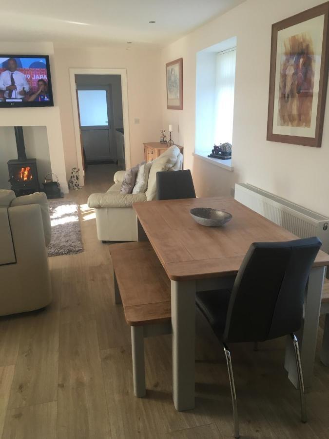 Rose Cottage Captivating 1-Bed Cottage In Bangor エクステリア 写真
